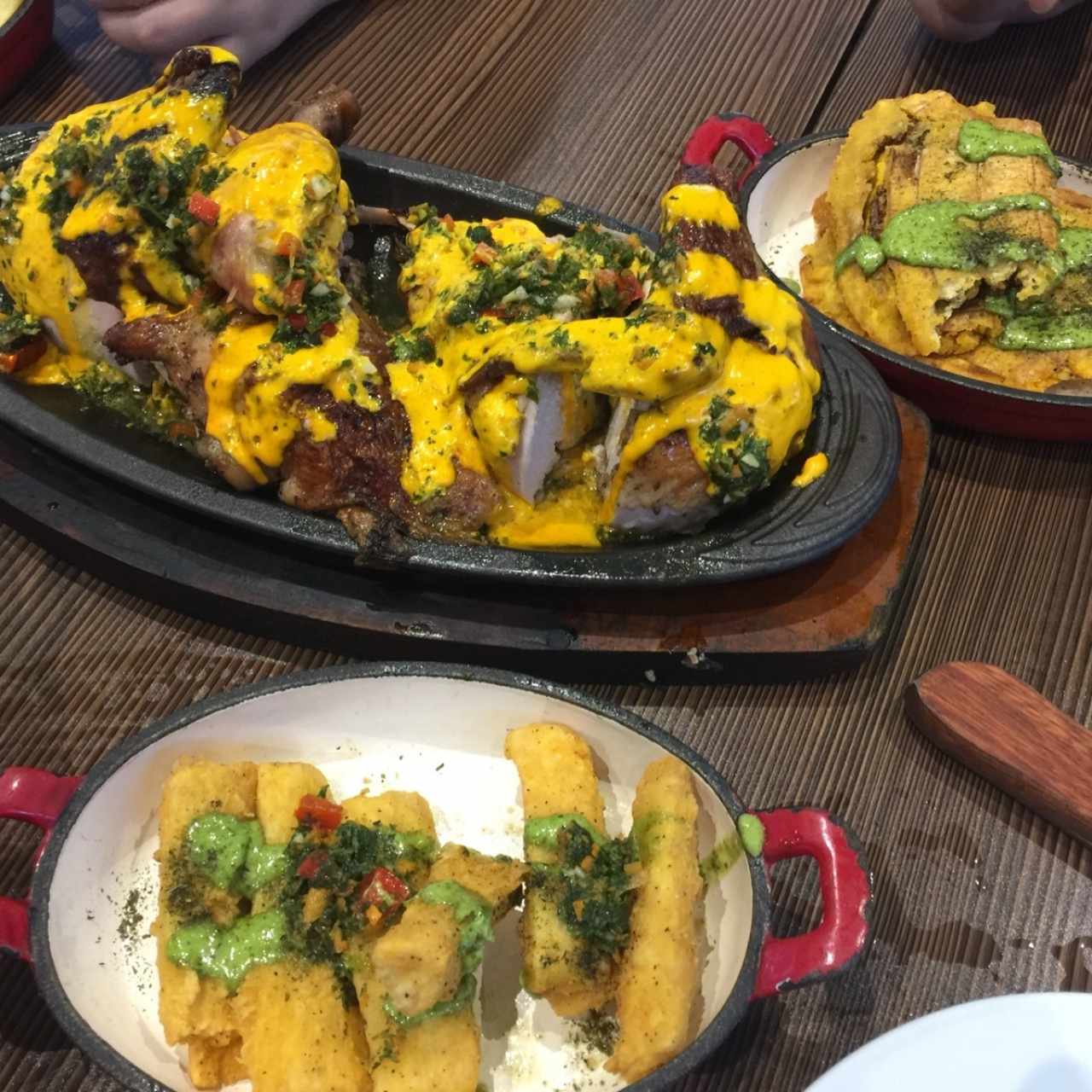 Pollo Entero Peru, Yucas Fritas Ricas y Patacones 