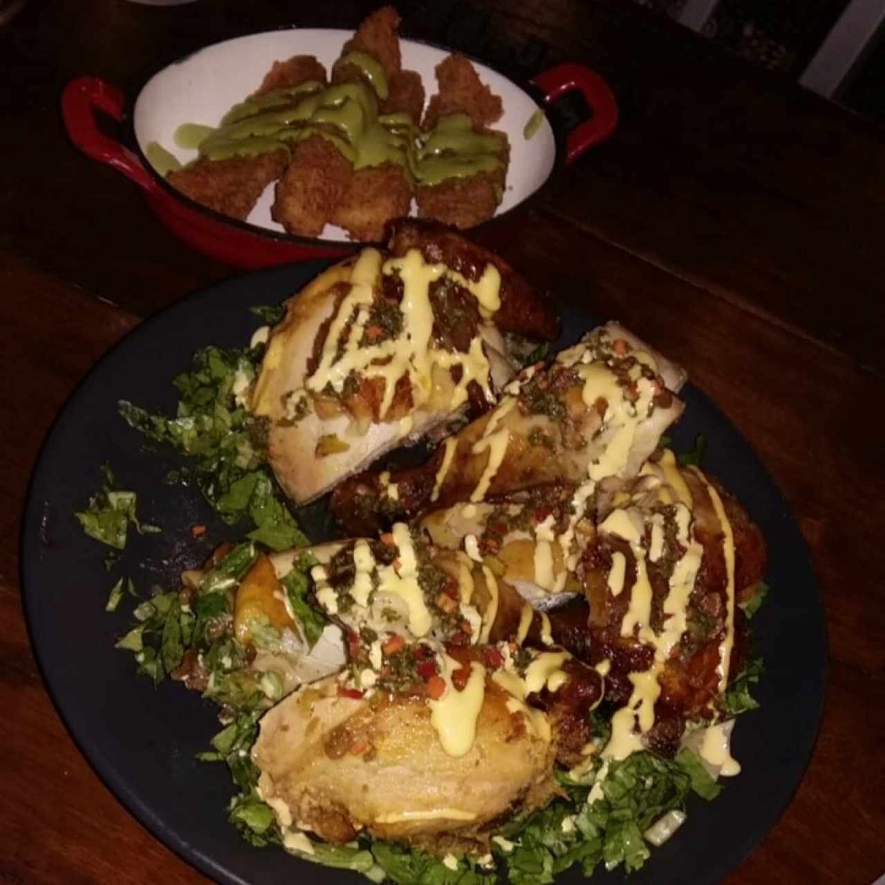 pollo entero y yucas