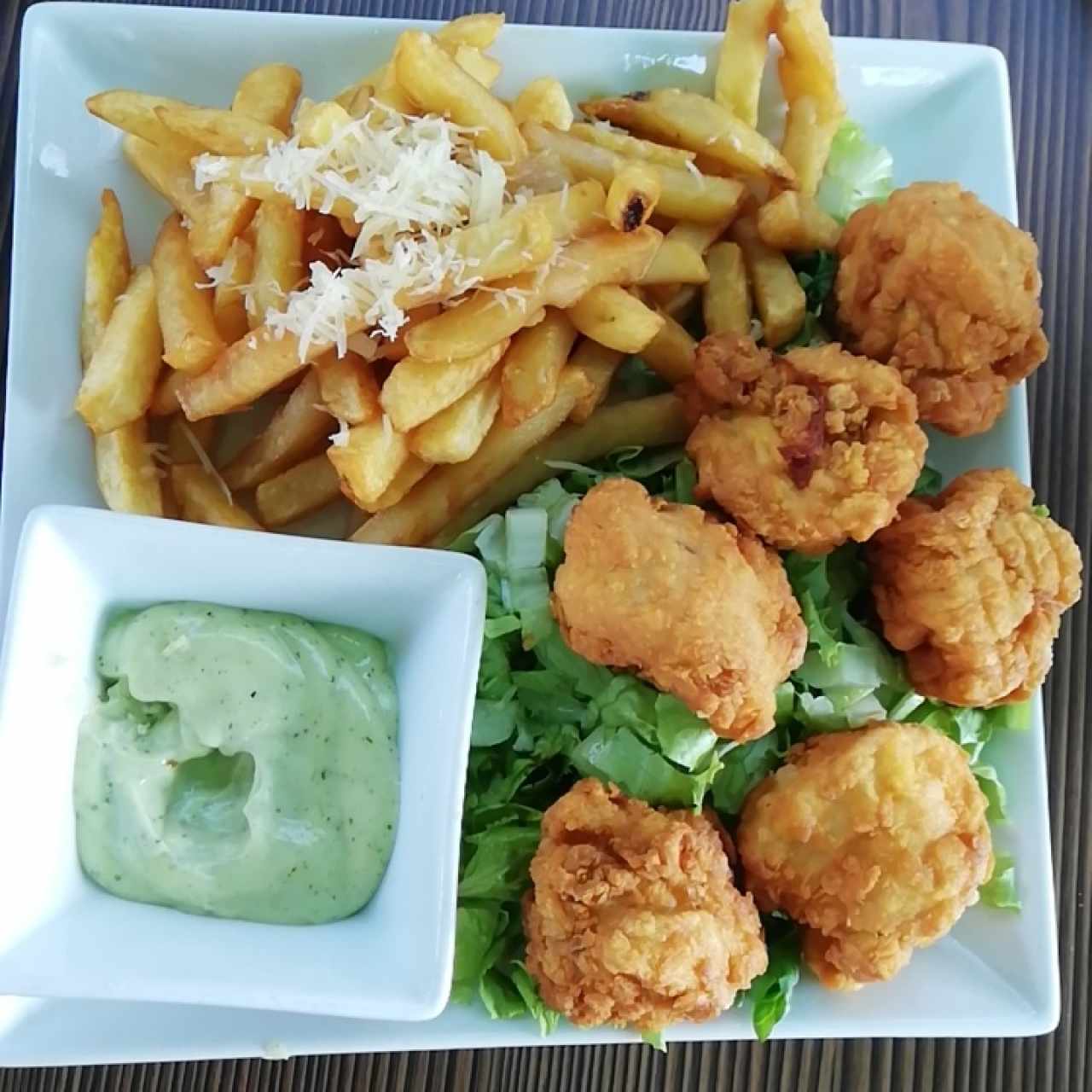 Boneless tradicional con papitas