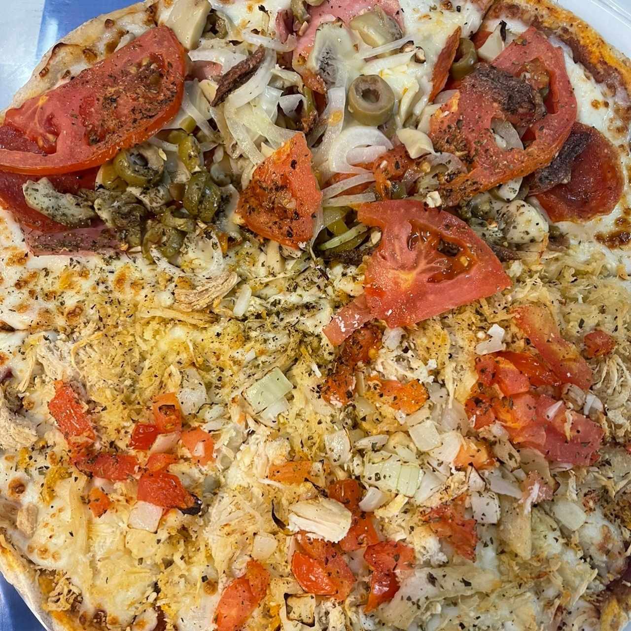 Pizza mixta pollo y athens especial 