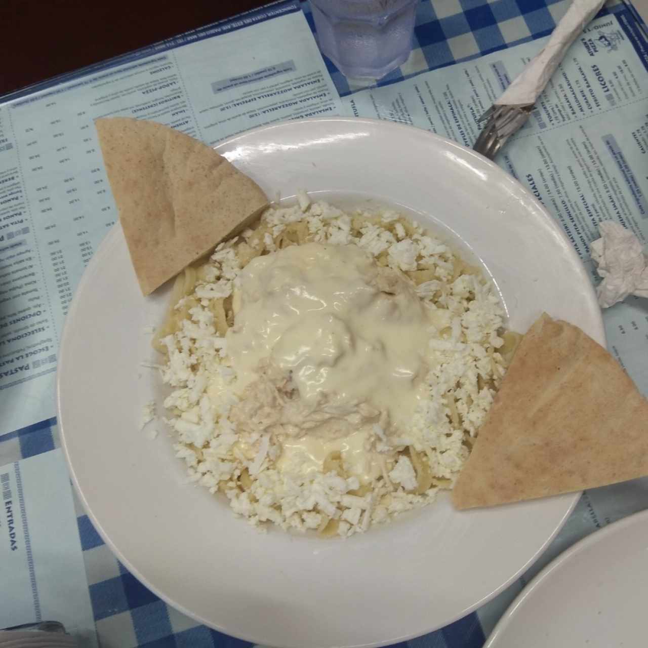 Fettucini con pollo salsa blanca