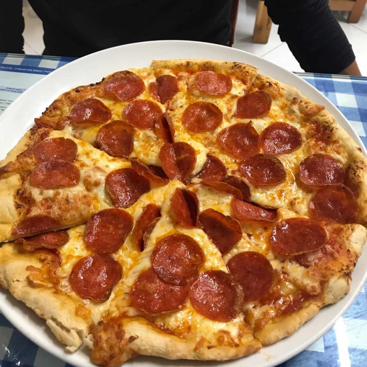 pizza mediana de pepperonni