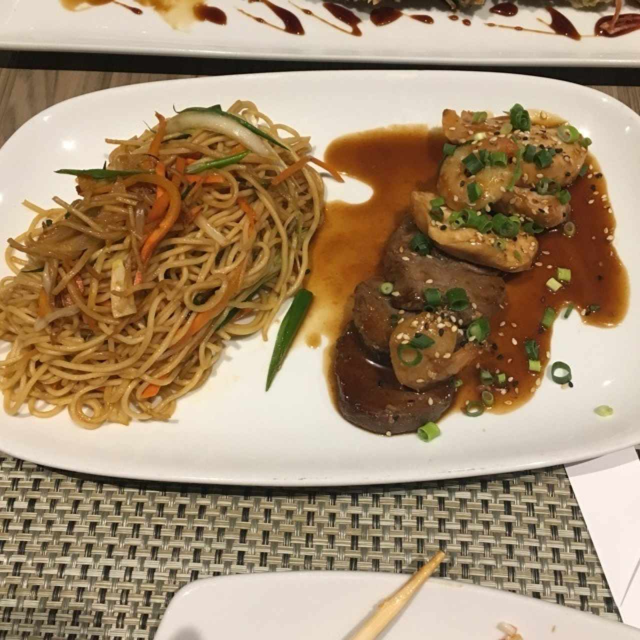 Teppan mixto (carne, pollo y camarones)