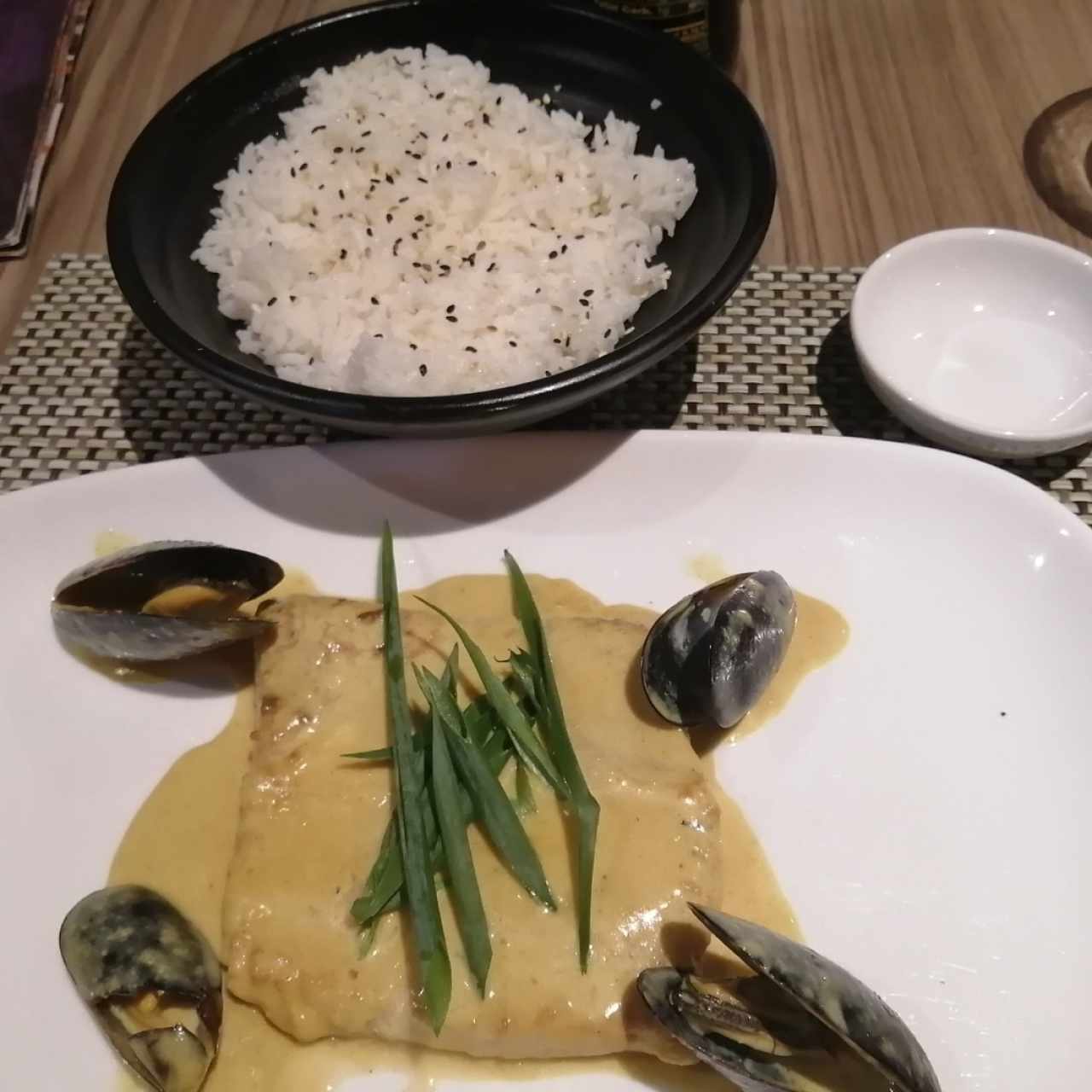 Corvina con salsa Curry y Arroz Blanco-Sugerencia del Chef
