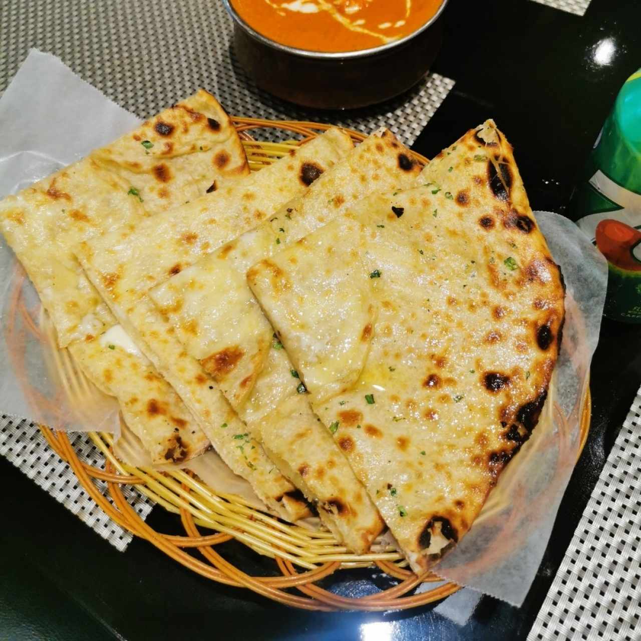 Naan de Queso y Ajo