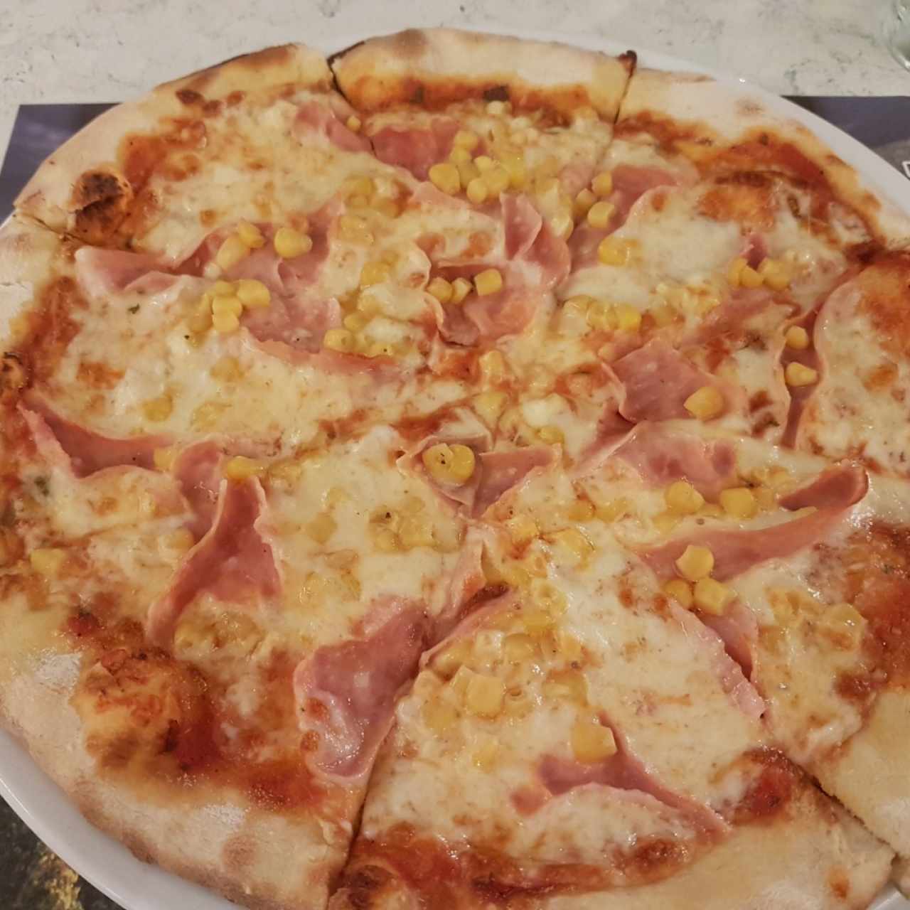 pizza jamón cocido con maíz