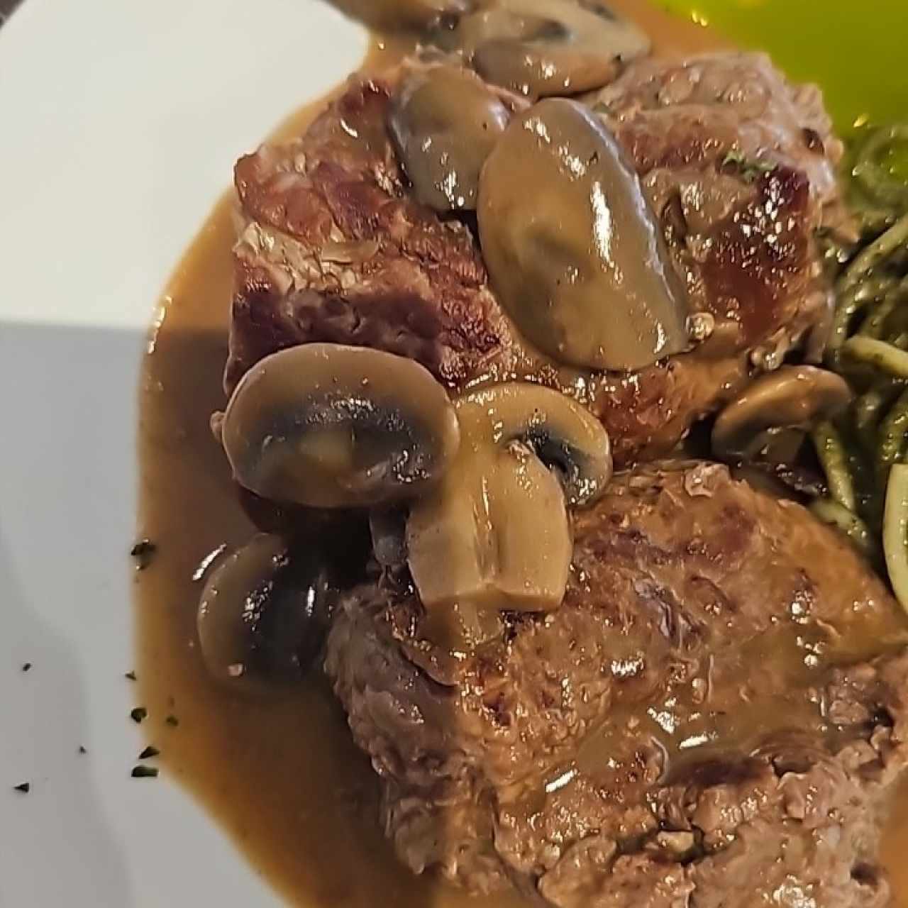 Filete de Res en Salsa Marsala