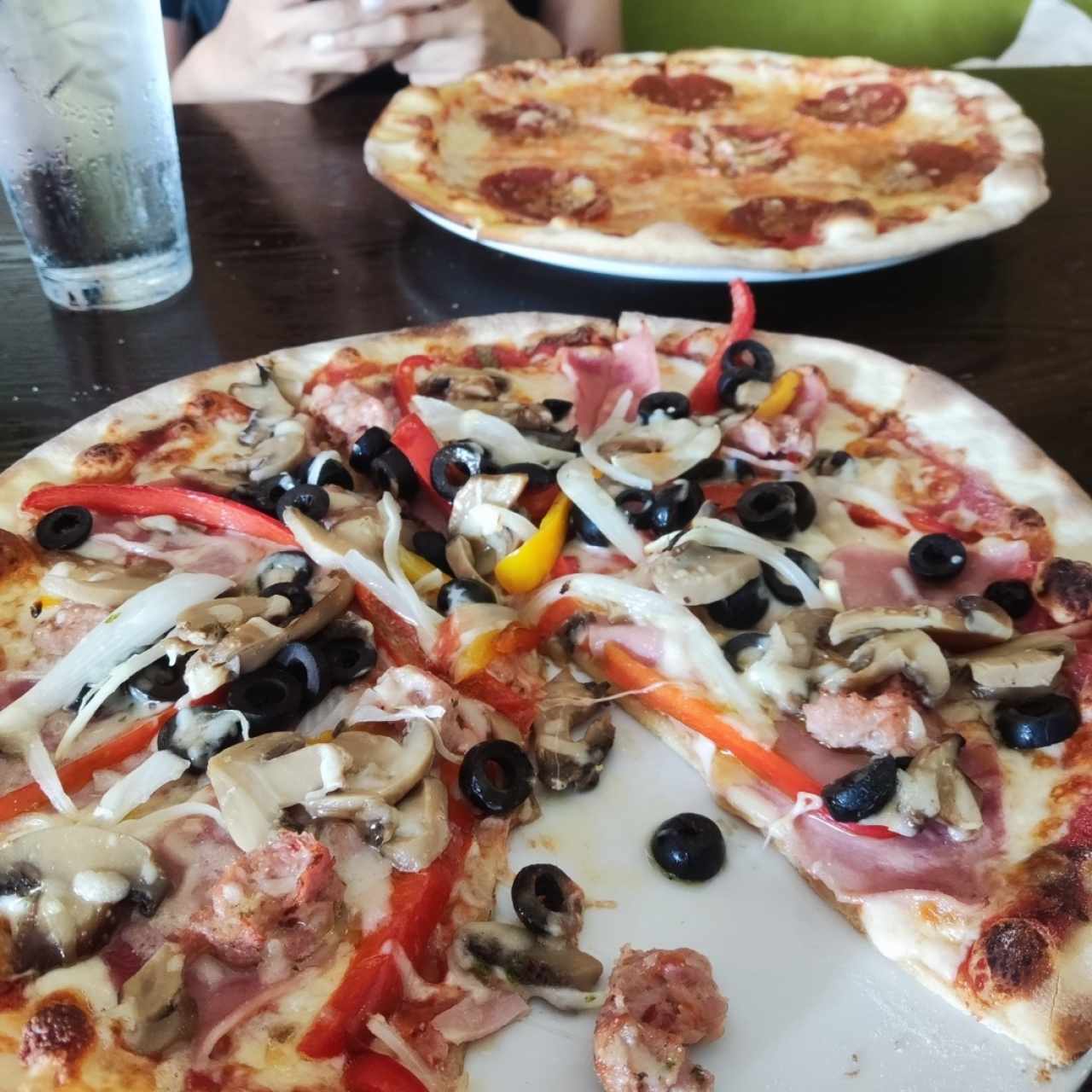 Pizzas - Capricciosa al fondo Salame Picante tamaño personal 