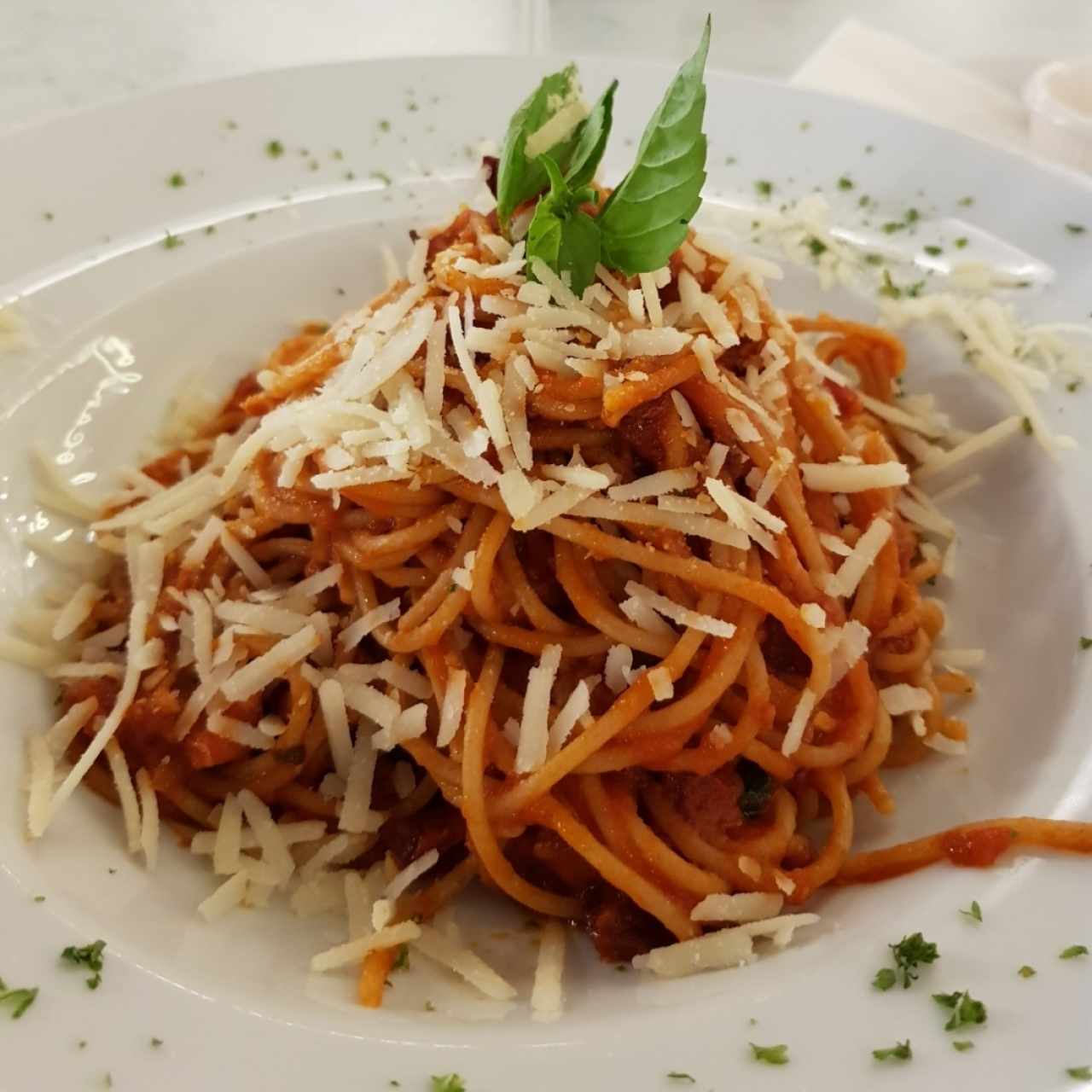 Spaghetti integral en salsa amatriciana 