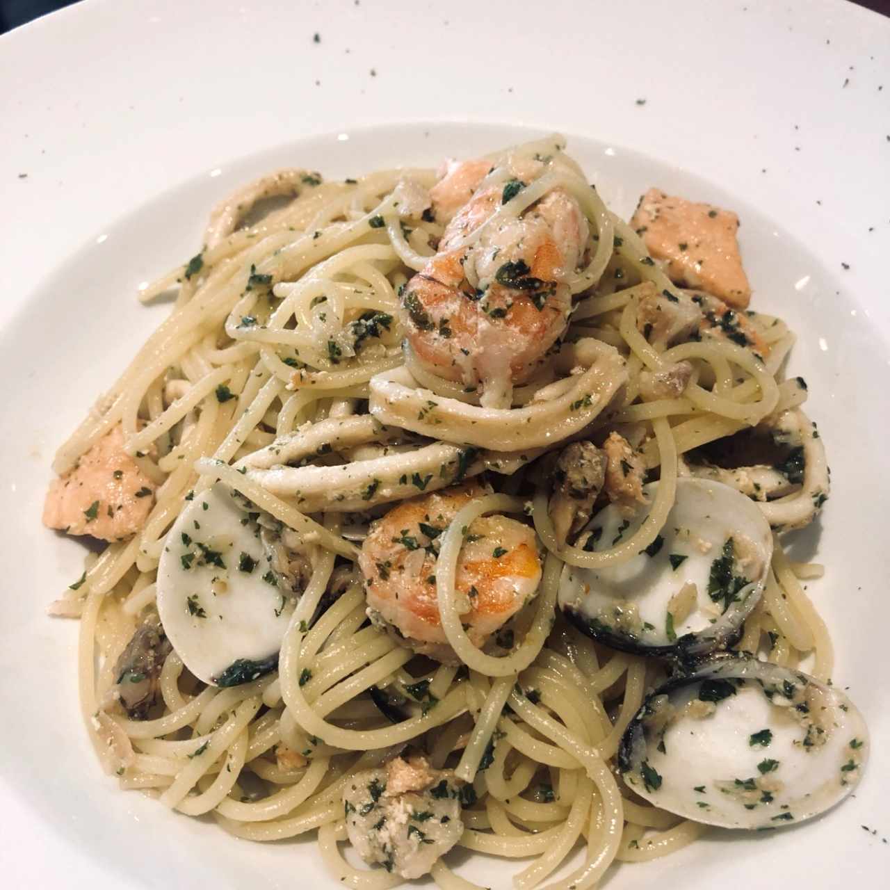 Spaguetti con Almejas y Camarones