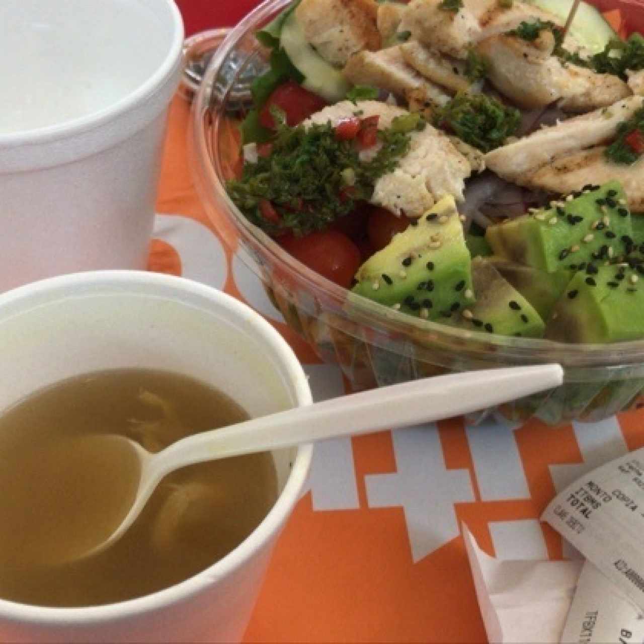 chicken salad y sopa del dia