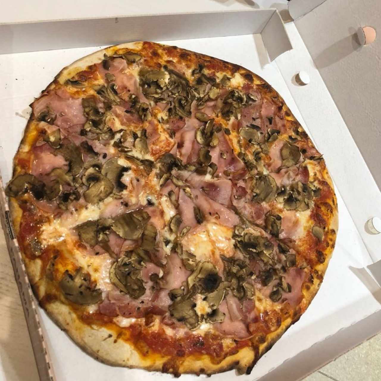 Pizza de Jamón con Hongos con extra Bacon