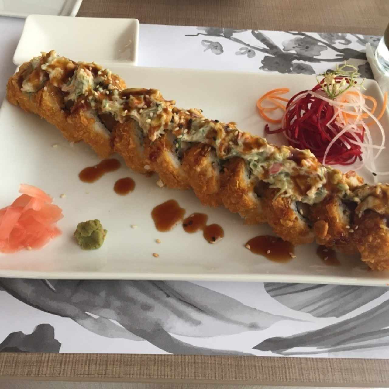 rolls de salmon ahumado con tempura
