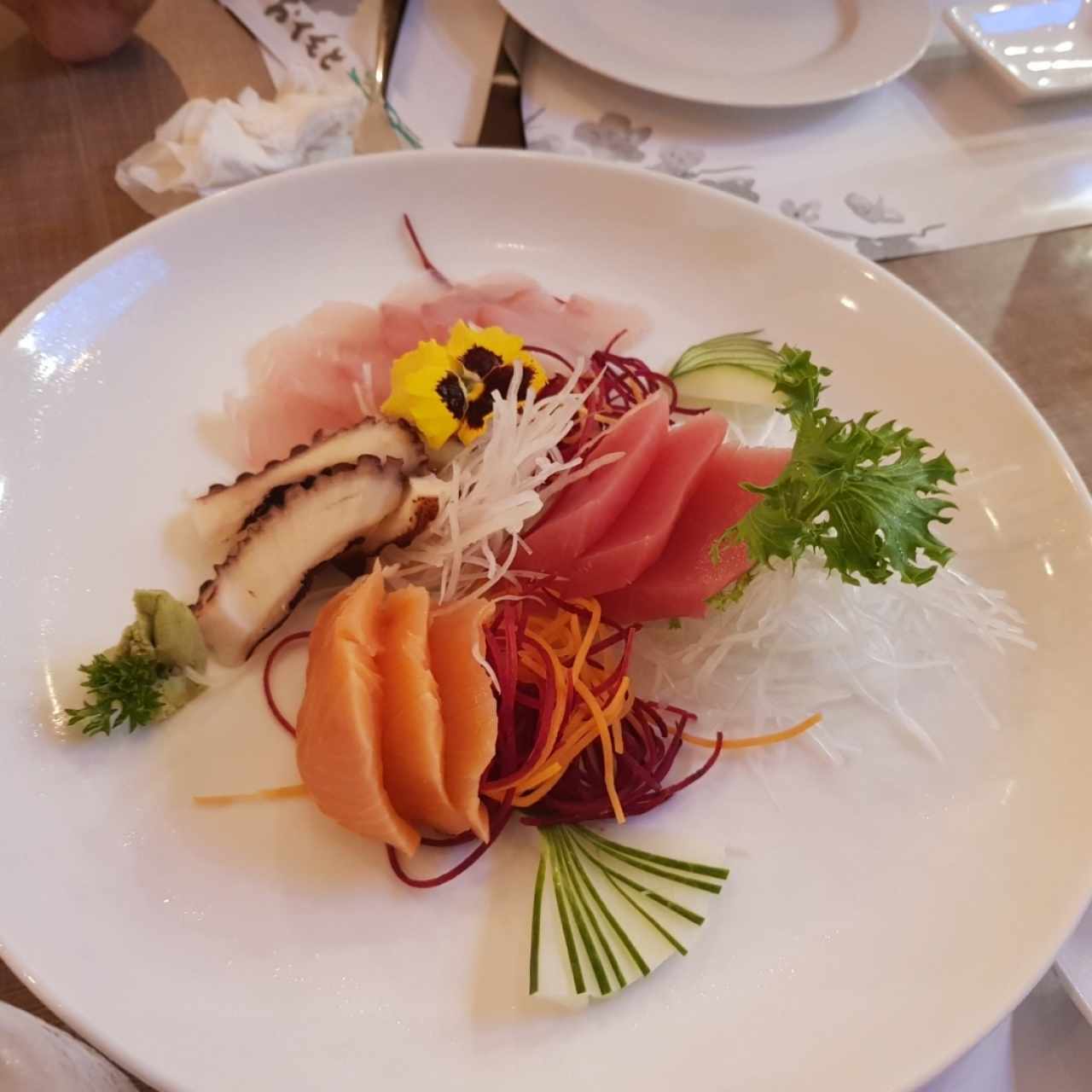 Ato sashimi mixto (12pzs)