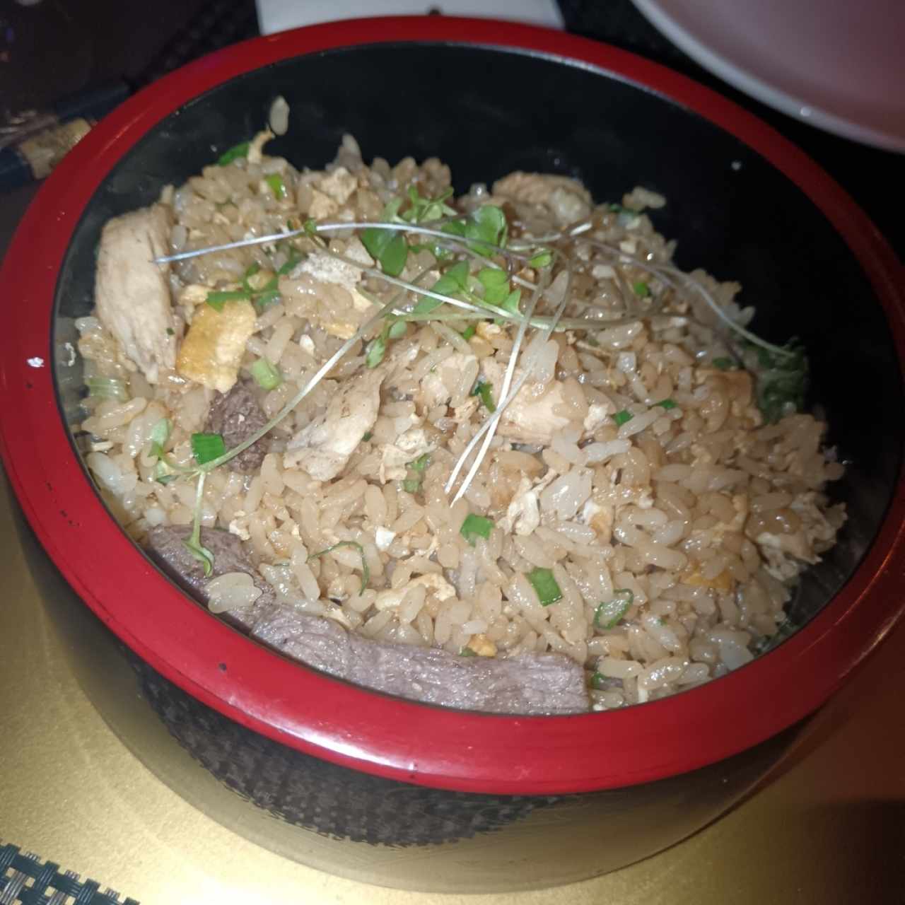 Yakimeshi Mixto Pollo y Lomito