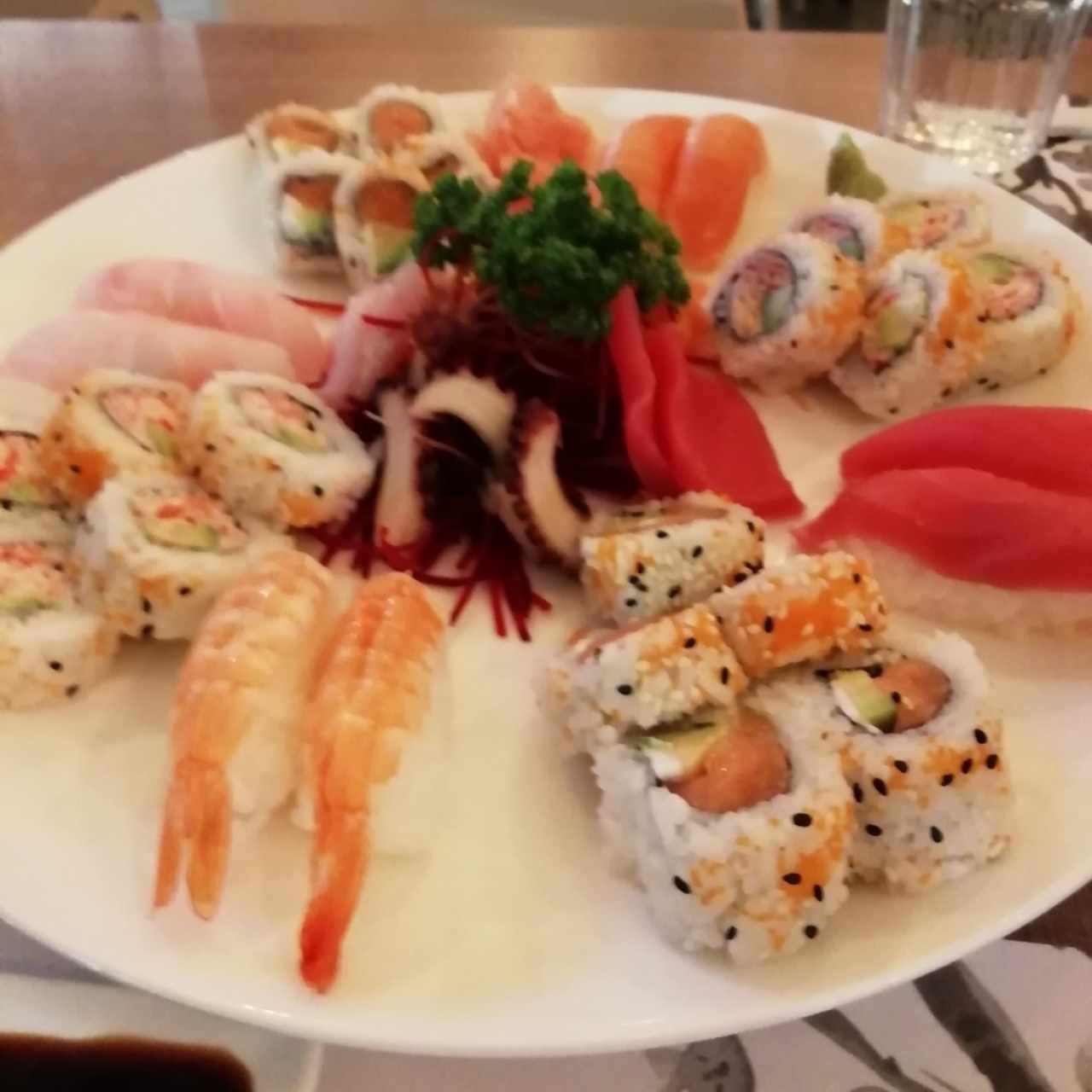 Sushi mixto especial (para 2 personas)