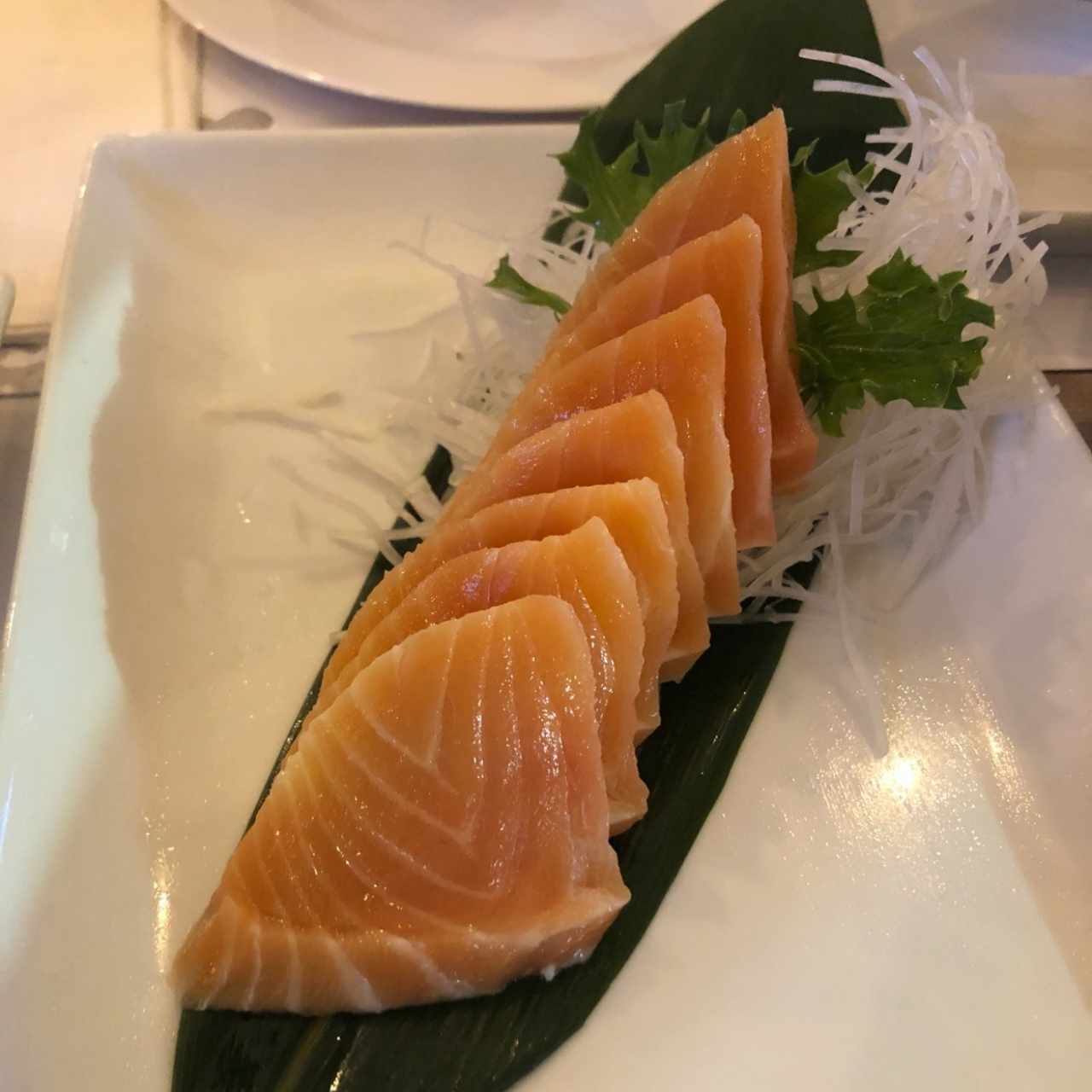 Ato sashimi de salmón (7 pzs)