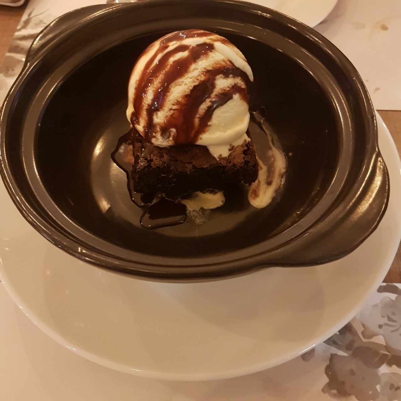 Brownie con helado