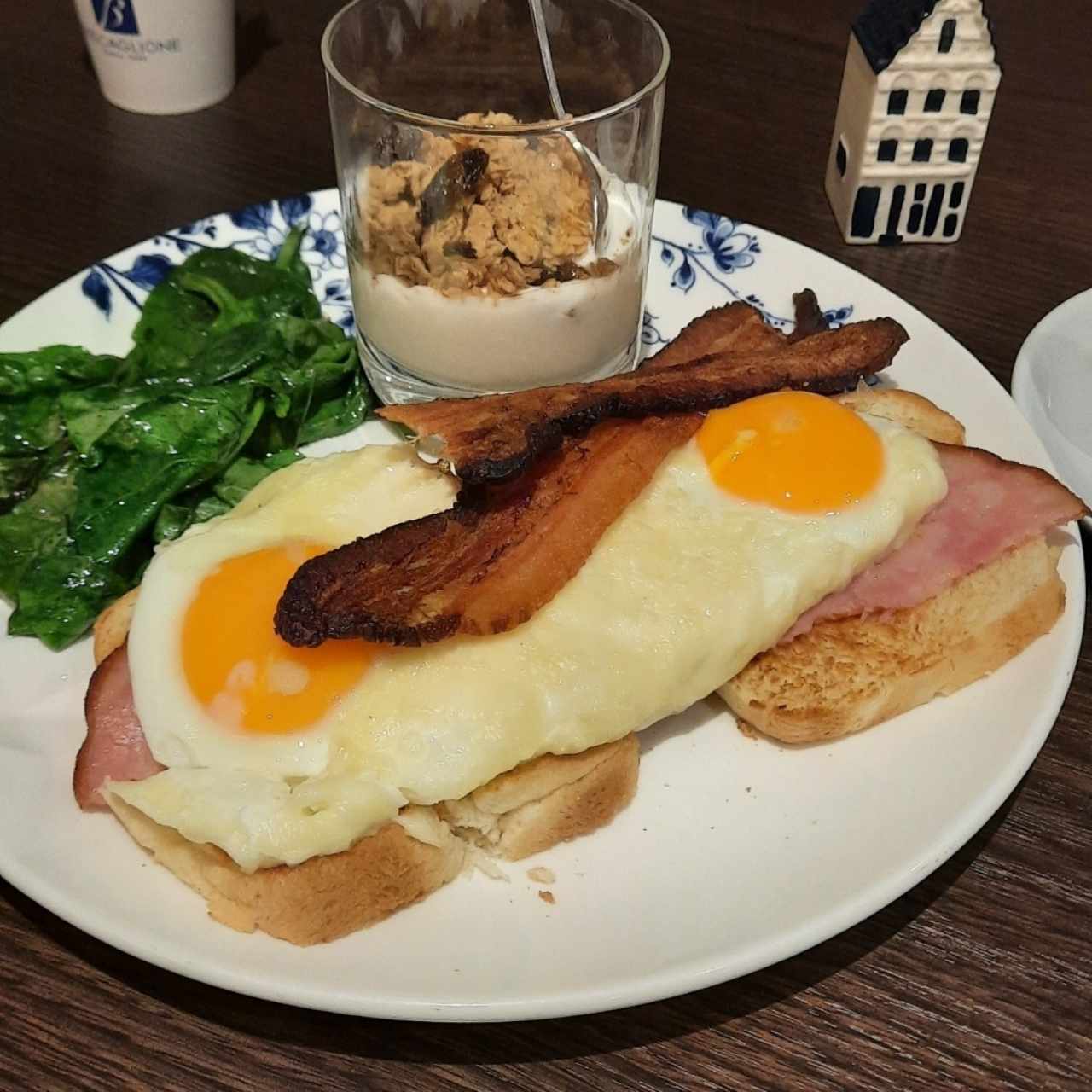 Desayuno Ámsterdam con extra Bacon 