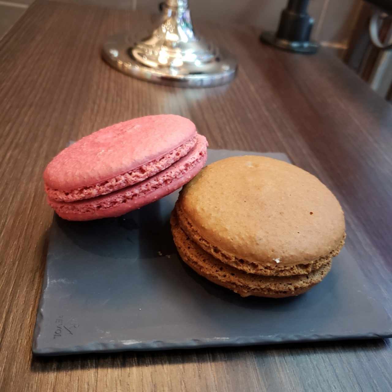 Macarrones de chocolate y frambuesa 