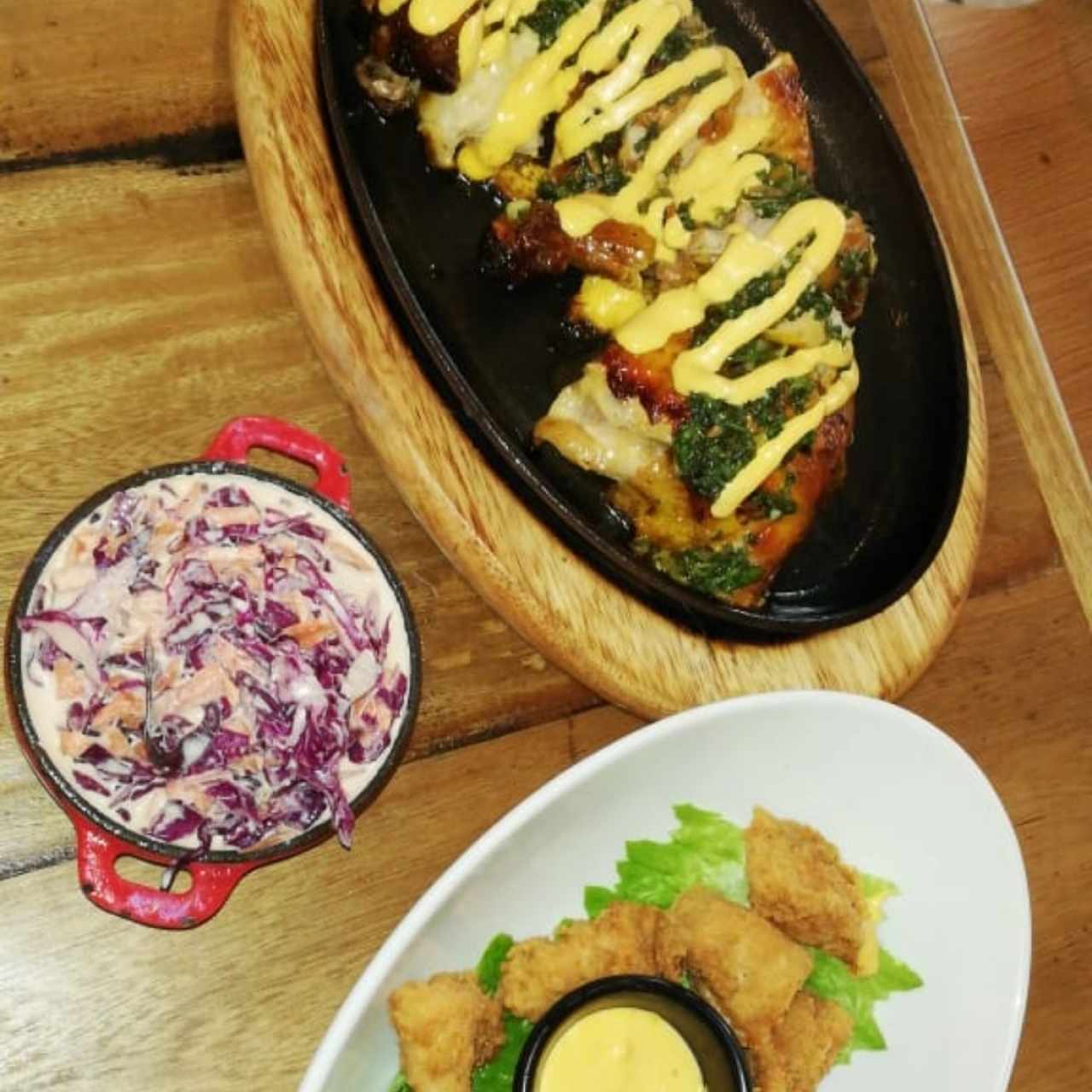 Pollo peruano con ensalada