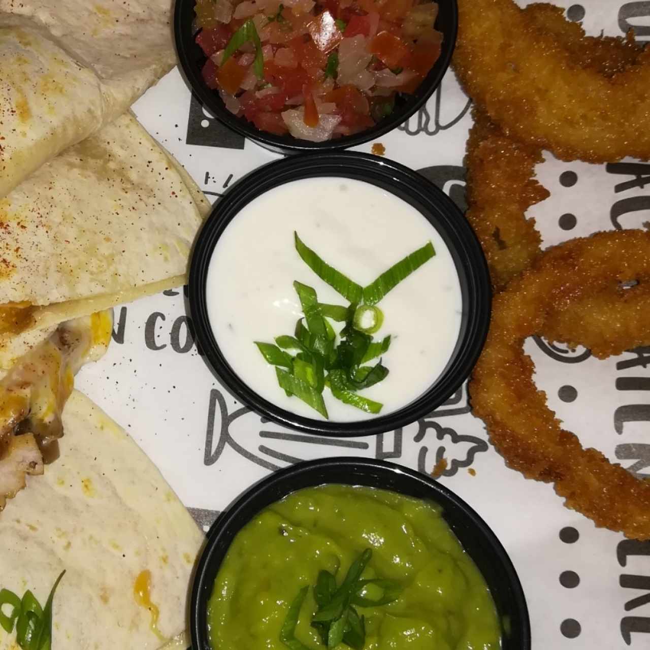 guacamole, pico de gallo y salsa ranch