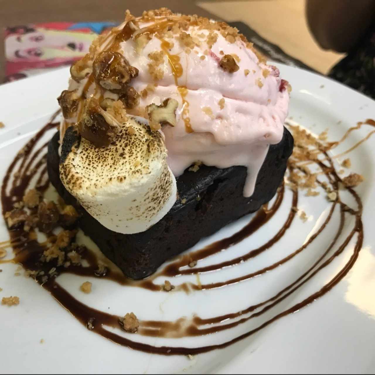 Brownie con helado 