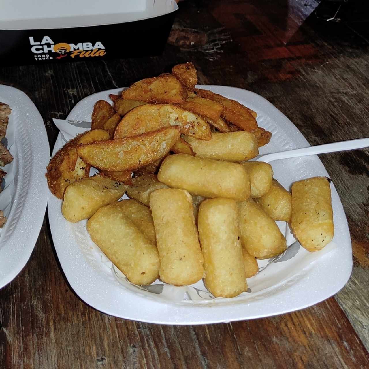 Yuca frita y papas wedge