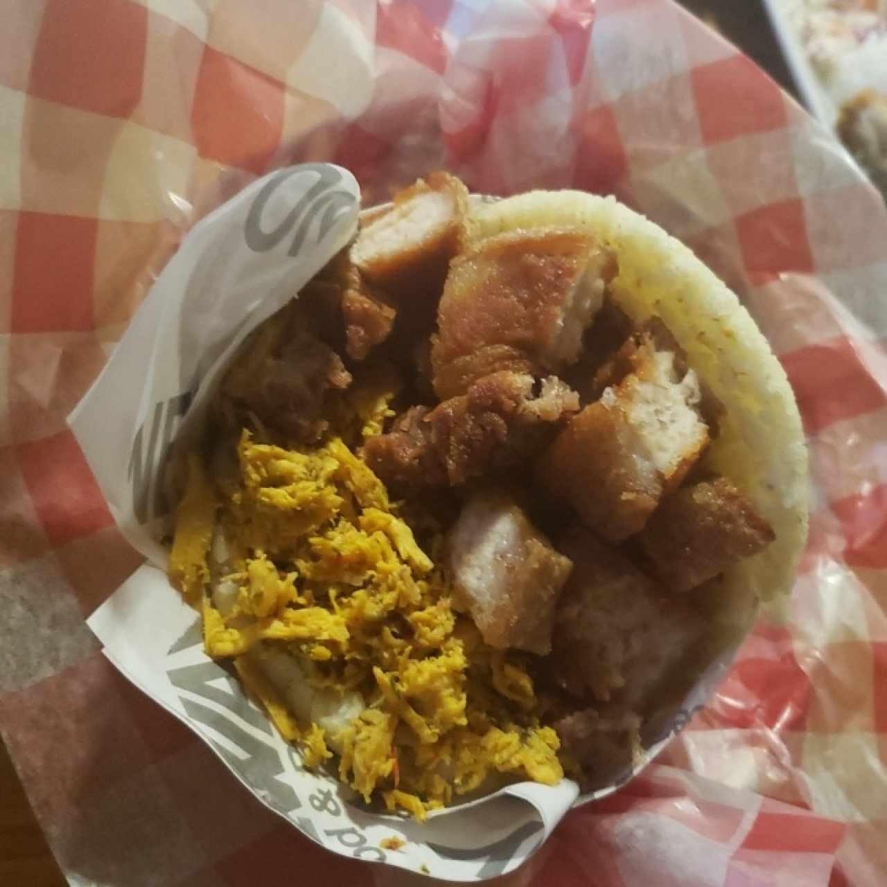 arepa de chicharrón 