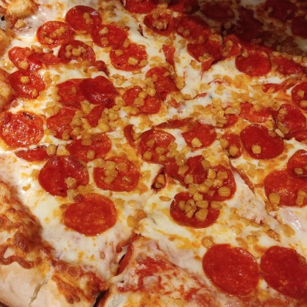 pizza de peperonni y maíz 
