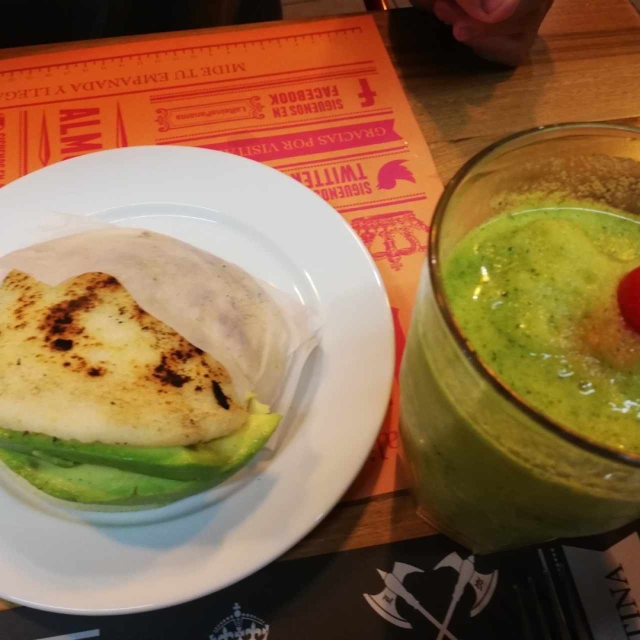 maracuya con hierba buena y Reina pepiada