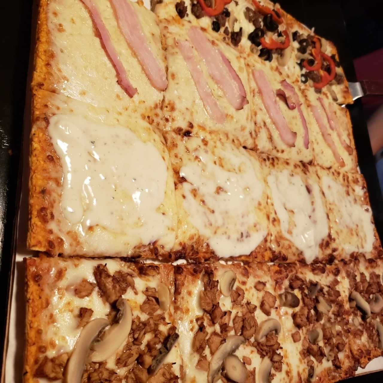 mega pizza