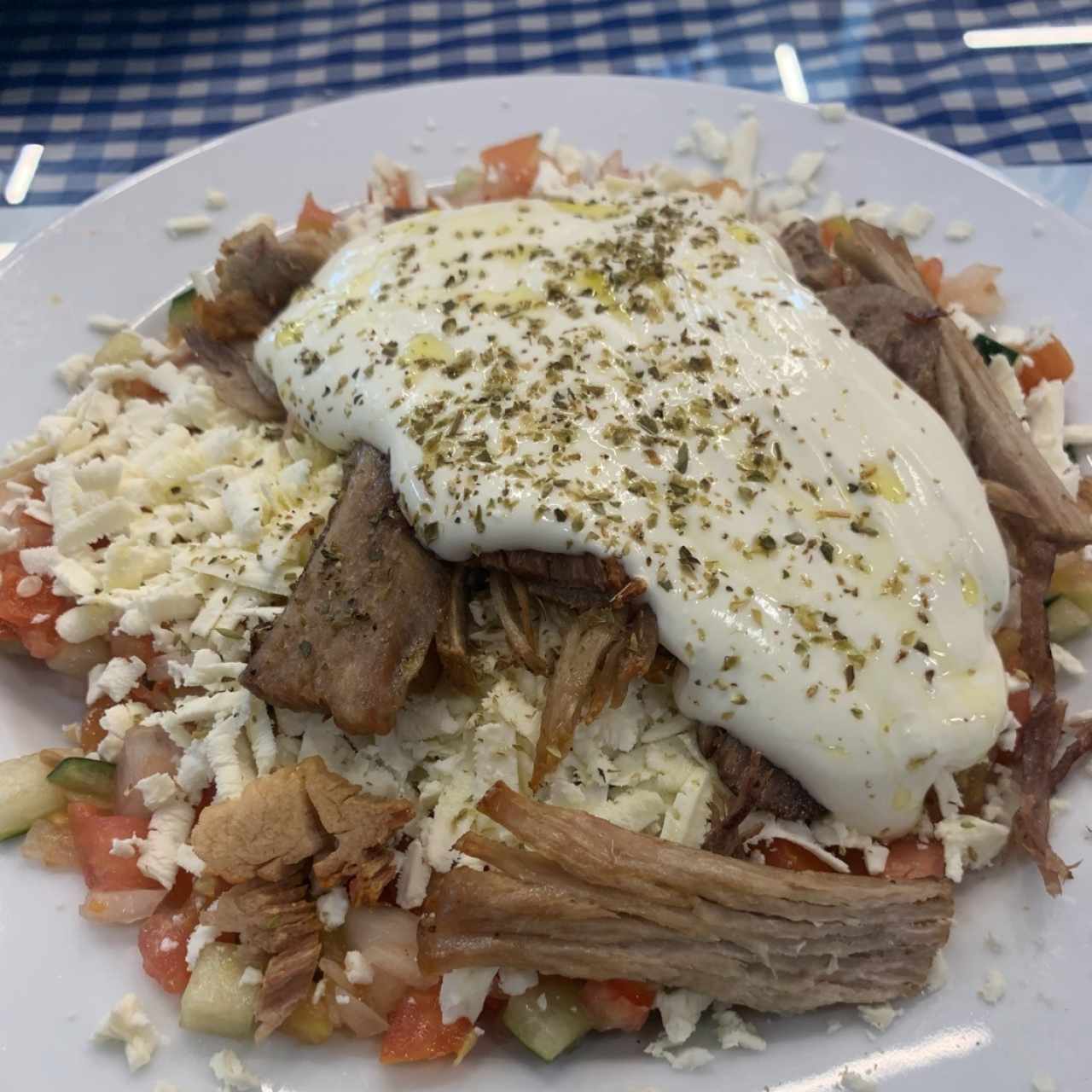 Lapsomo sin aceitunas, pan aparte y pernil.