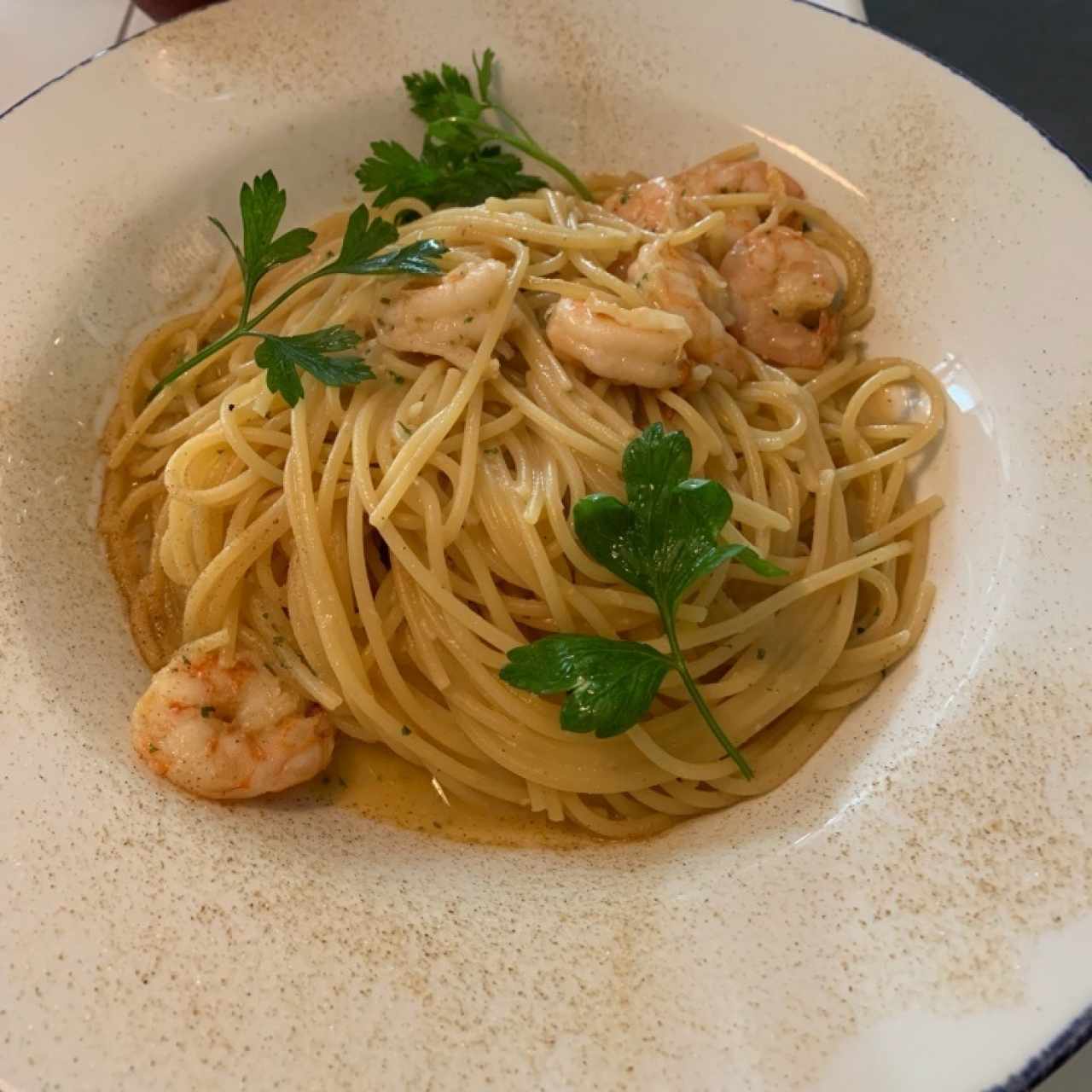 spaghettini con camarones