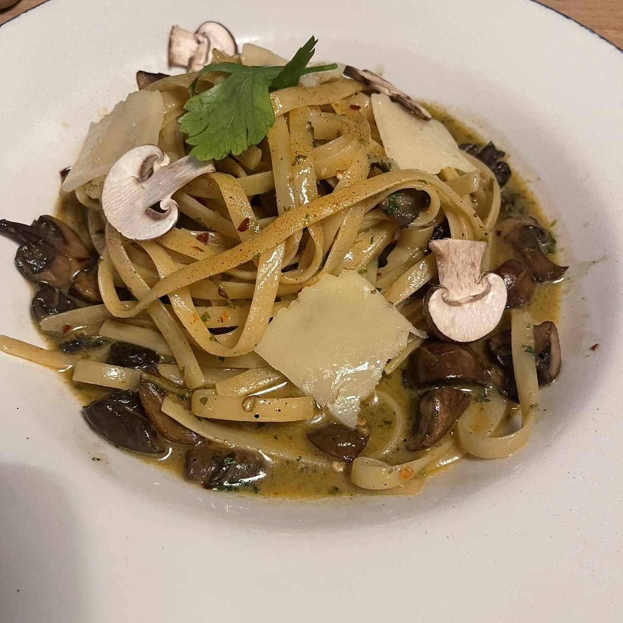 Fetuccini Aglio, Olio,Funghi E Pepperoncino