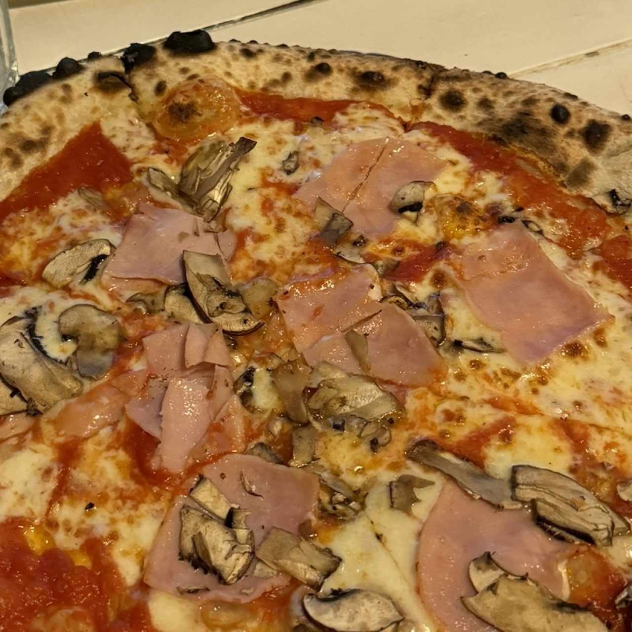 Pizzas Tradicionales - Pizza Prosciutto Funghi