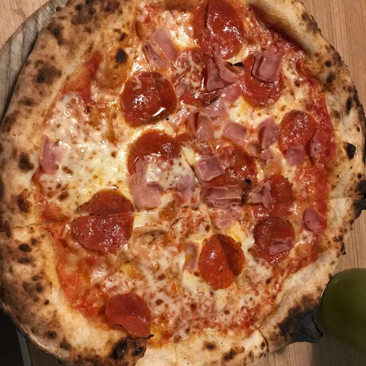 Piezas Tradicionales - Pizza American Pepperoni con prosciutto