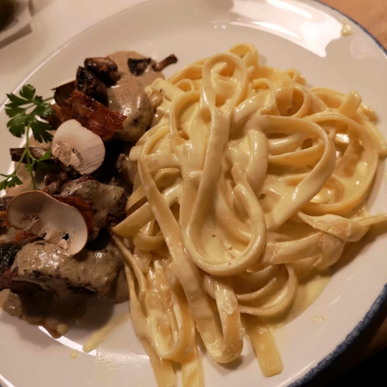 fielete mignon con Fettuccine en salsa blanca 😍