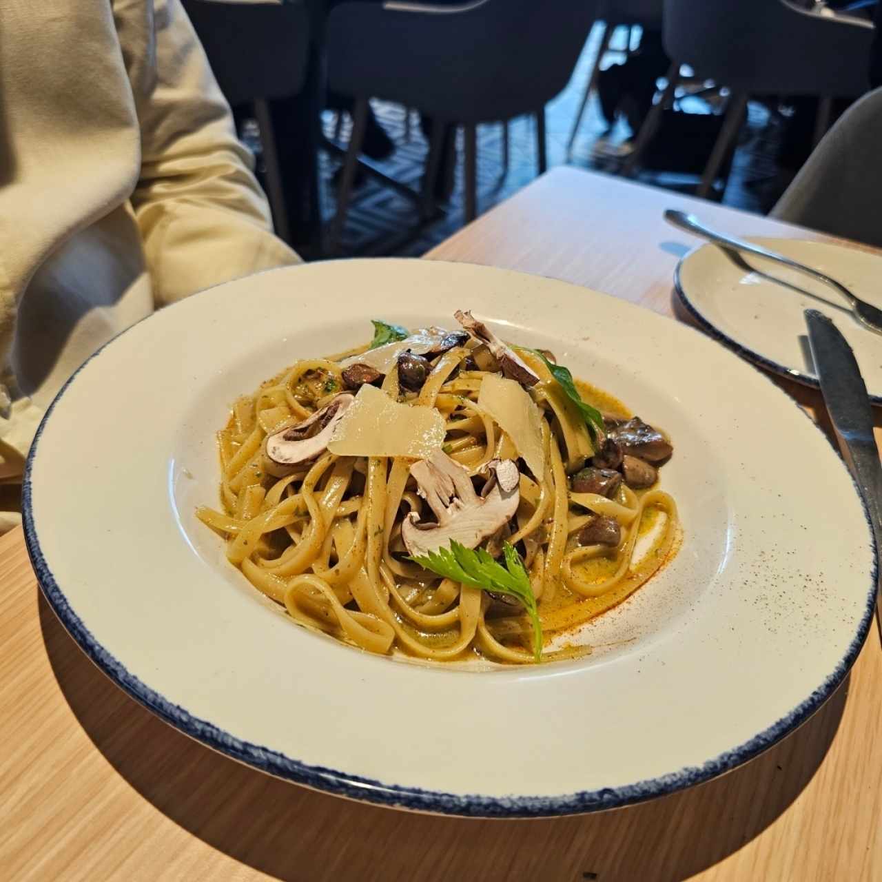 Fetuccini Aglio, Olio,Funghi E Pepperoncino