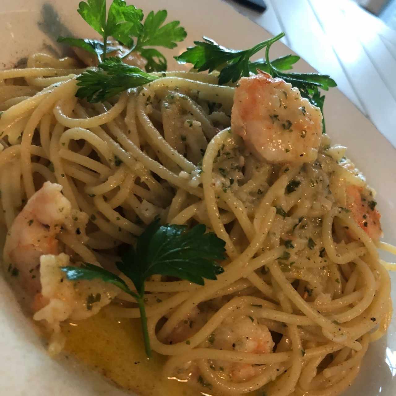 spaguetti al oleo con camarones