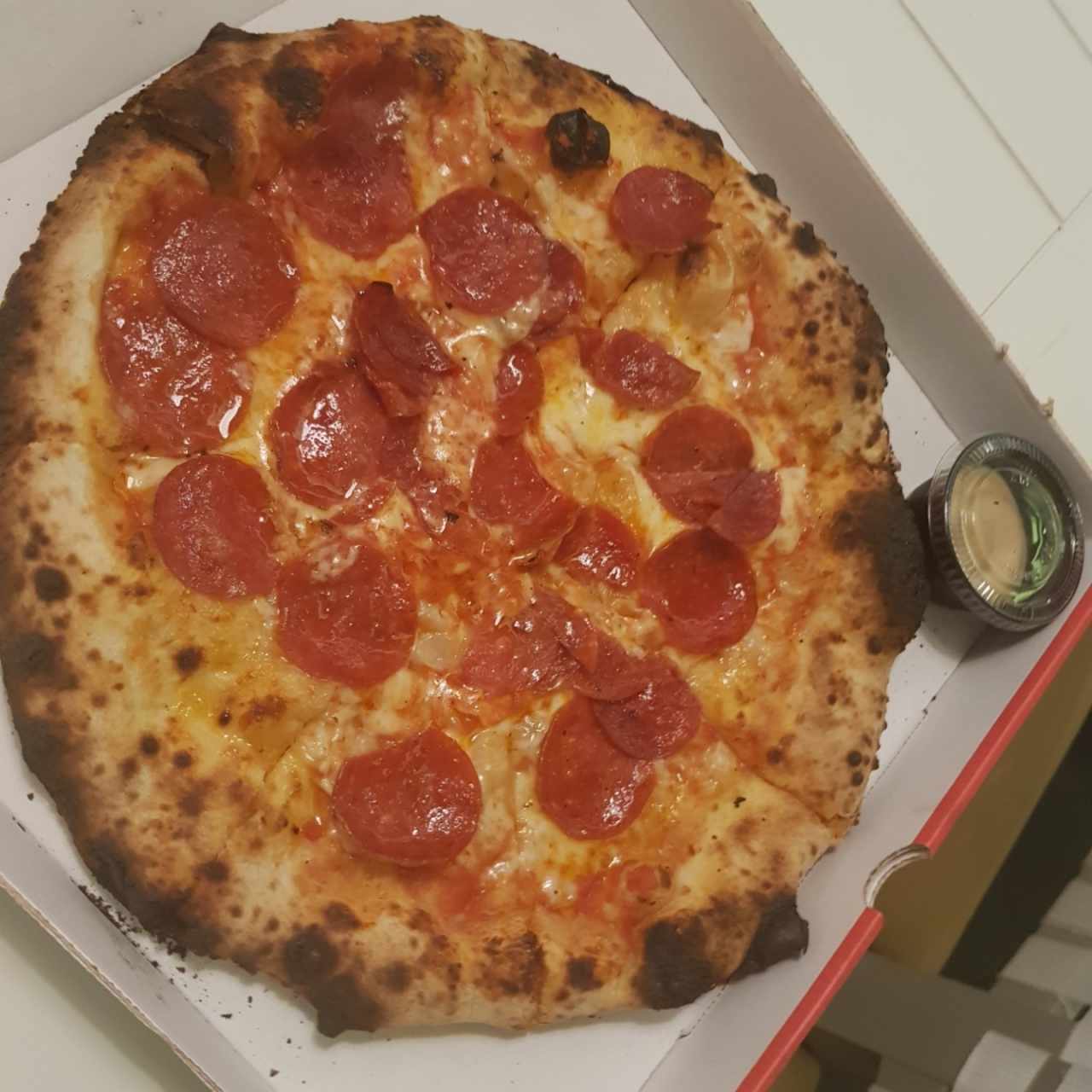 Pizza de peperoni y queso