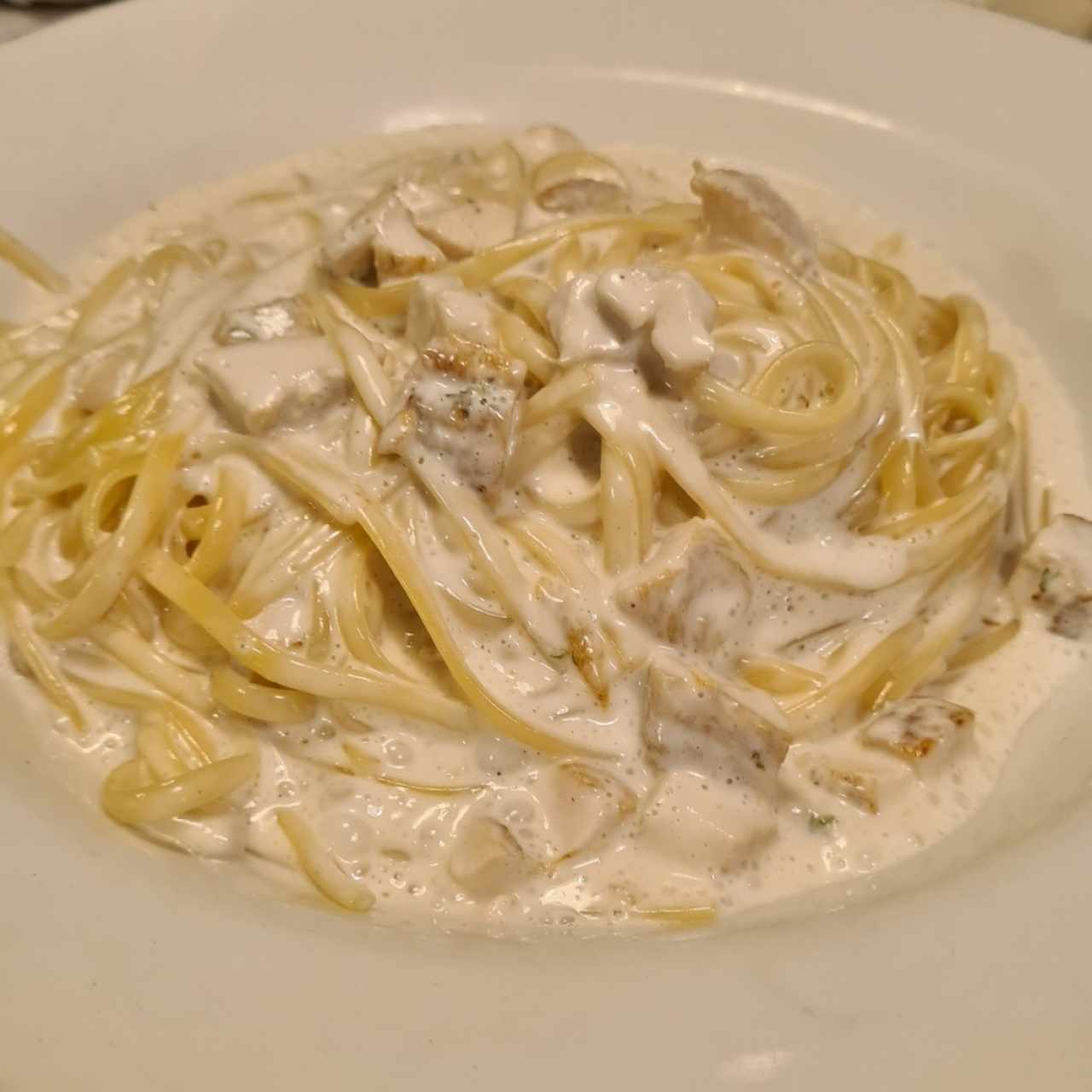 Spaguetti con pollo a la crema