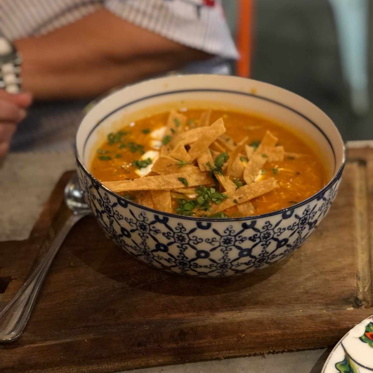 La sopa de Doña Juana.  deliciosa y con abundante pollo. 