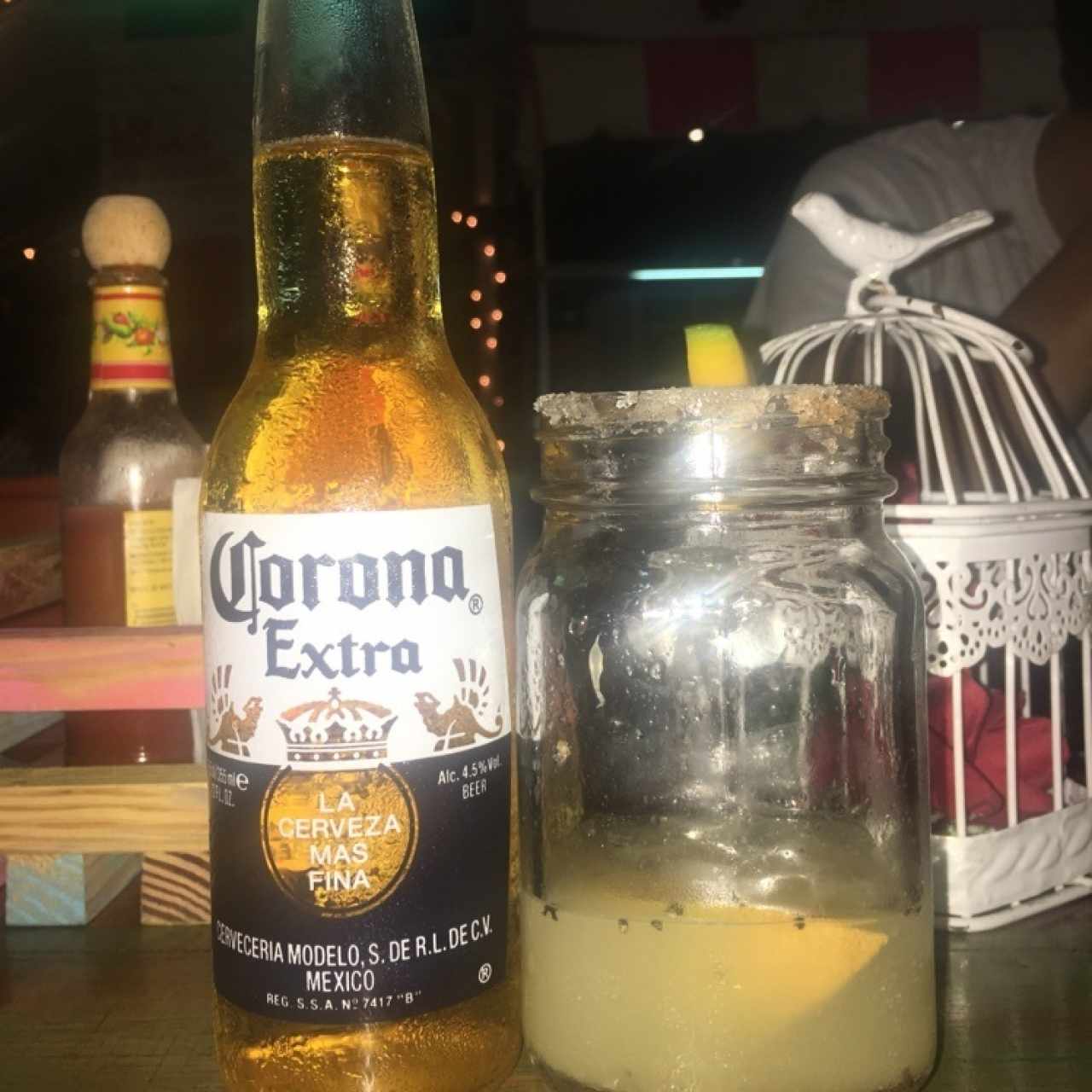 michelada con sal, limon y pimienta