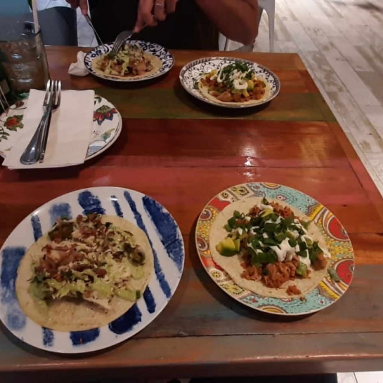 tacos mezclado y pollo