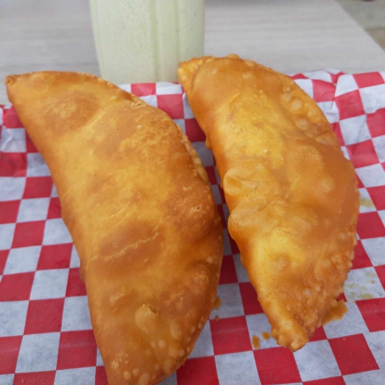 por las Mañanas Pastelitos de Queso😋🥰 Ve y disfruta de los almuerzos también 🙌
