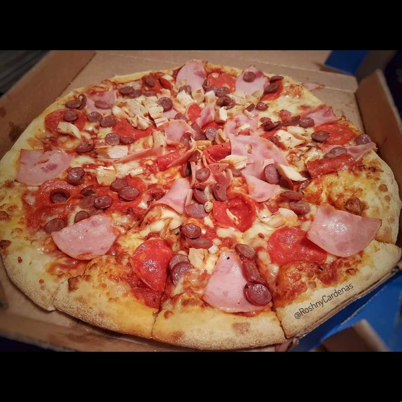 Pizza Festival de Carnes - Dominos Pizza (Clayton)