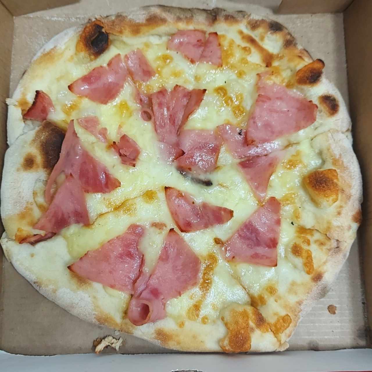 Pizza Personal de Jamón y queso SIN salsa base. $4.5