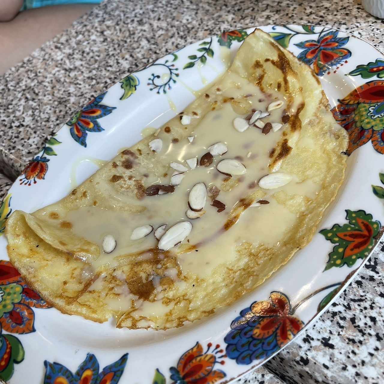 Blin de leche condensada con almendras 