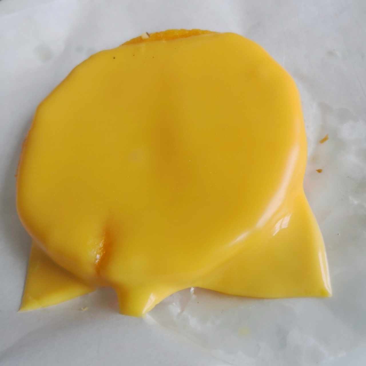 Tortilla de maíz con queso amarillo 